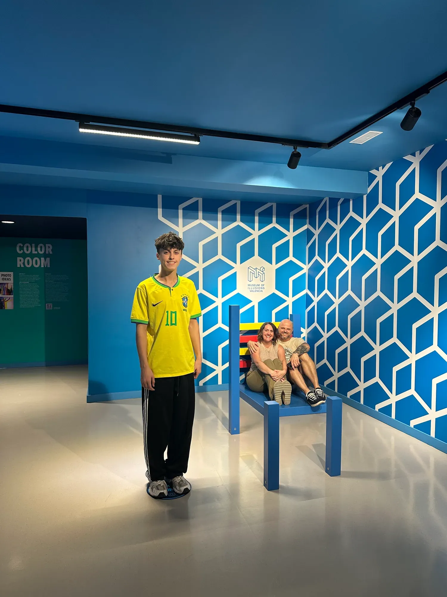 Tristan and Evelynn at the Museum of Illusions, Valencia